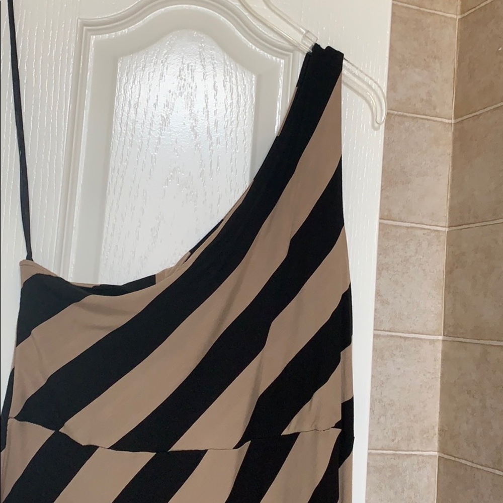 Dress - Picture 2 of 5